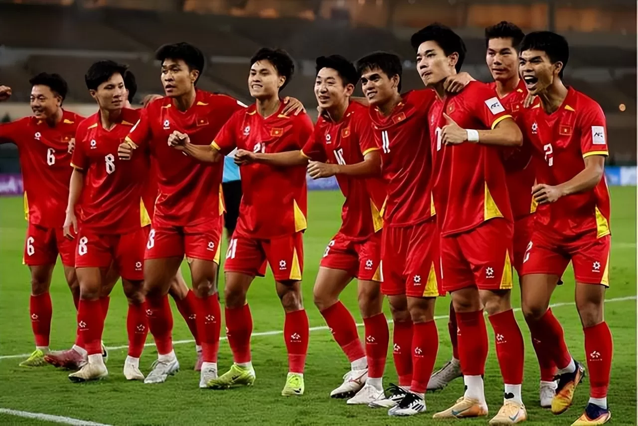 中国不办世界杯是明智的！FIFA拿走大头，承办国全在赔本赚吆喝！