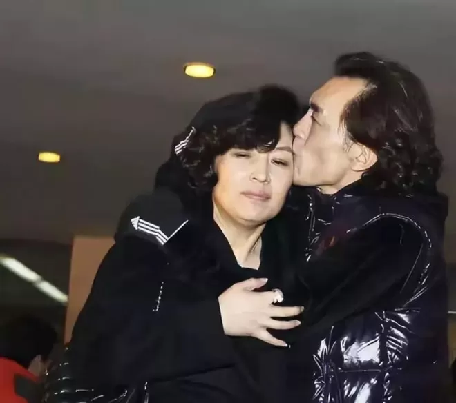 哈文道破李咏葬在美国的原因,不是不爱国,是回不来