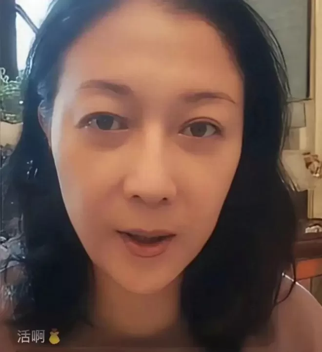 吴绮莉直播罕谈成龙，否认曾被要求做亲子鉴定