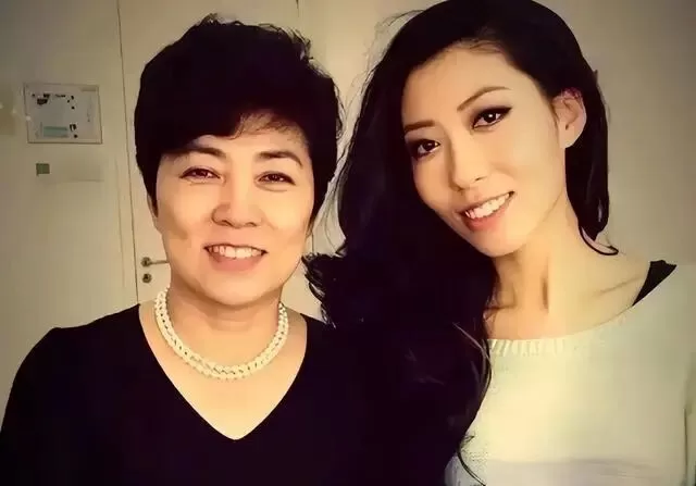 曲婉婷自曝患乳腺癌，独自在国外做手术...