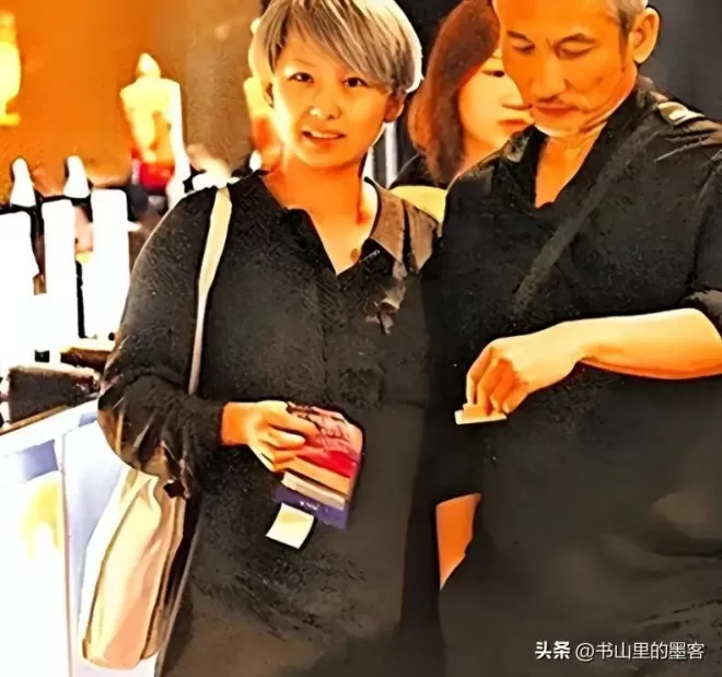 向太曝施南生最后时光：指头脚趾烂了，昏迷插管，痛不痛无人知晓