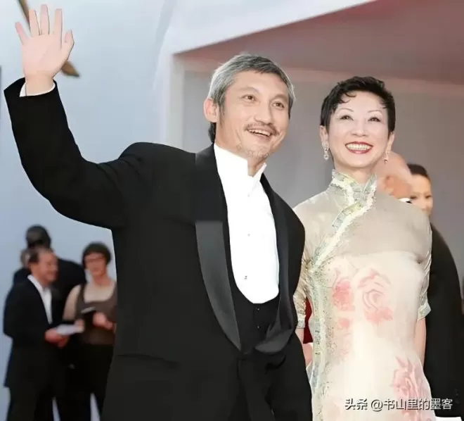 向太曝施南生最后时光：指头脚趾烂了，昏迷插管，痛不痛无人知晓