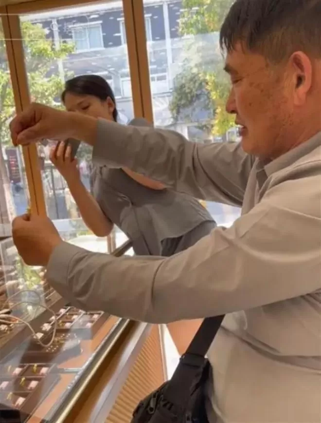 难怪与妻子多年分居,大衣哥不再隐瞒 自曝私生活