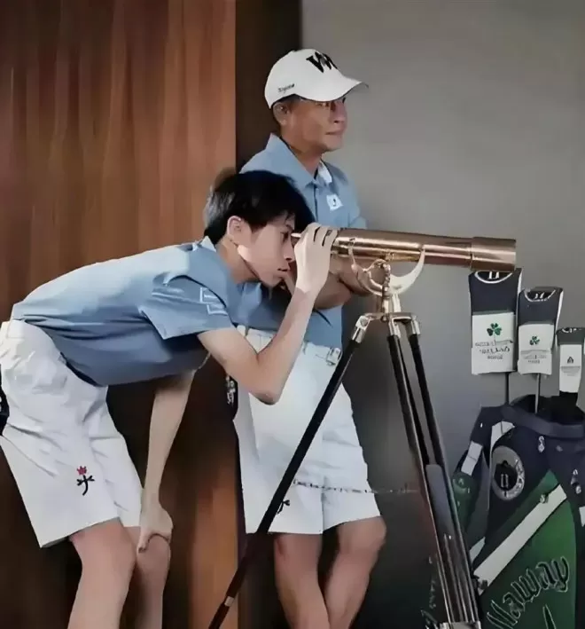 无缝衔接7任女友后,娶了富婆的59岁王志文,今憔悴不堪