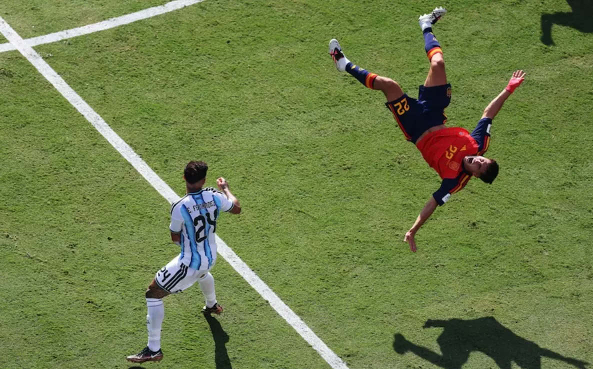 电讯报：没人比恩佐更配得上染红，本届大赛最令人反感的球员