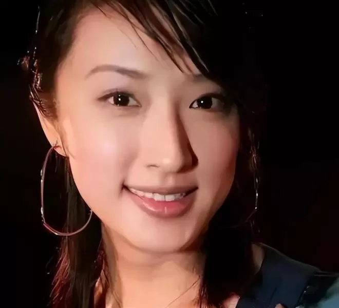 无缝衔接7任女友后,娶了富婆的59岁王志文,今憔悴不堪