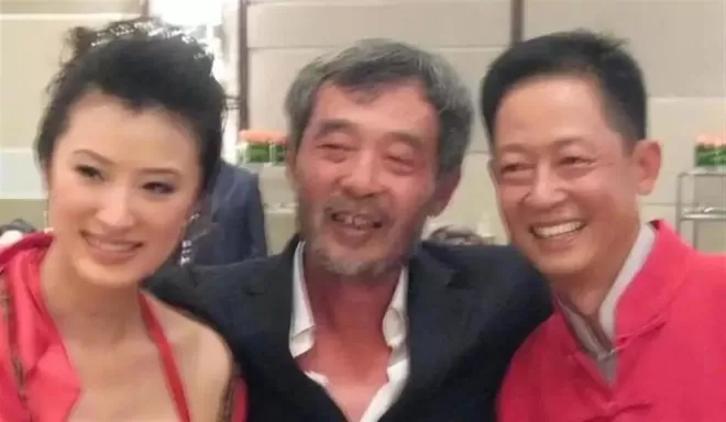 无缝衔接7任女友后,娶了富婆的59岁王志文,今憔悴不堪