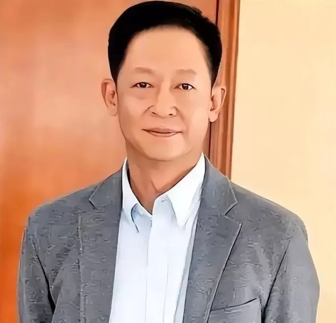 无缝衔接7任女友后,娶了富婆的59岁王志文,今憔悴不堪