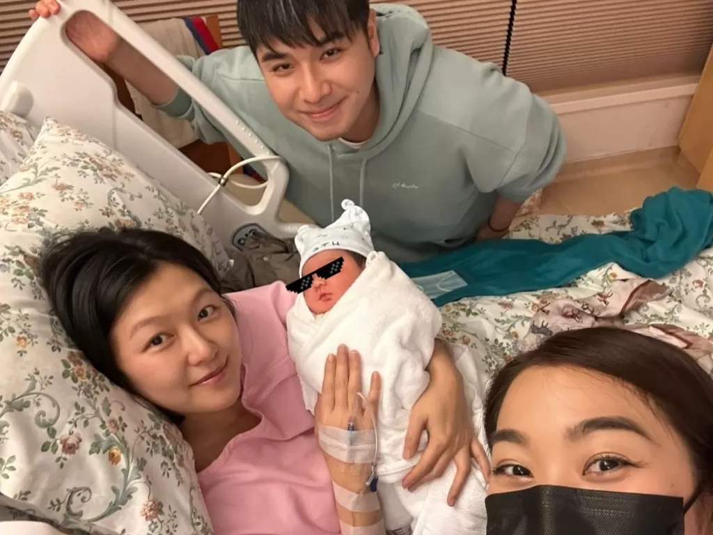 81岁秦沛荣升爷爷  徒手健身展现神级体能  女儿姜丽文惊讶：活得像18岁