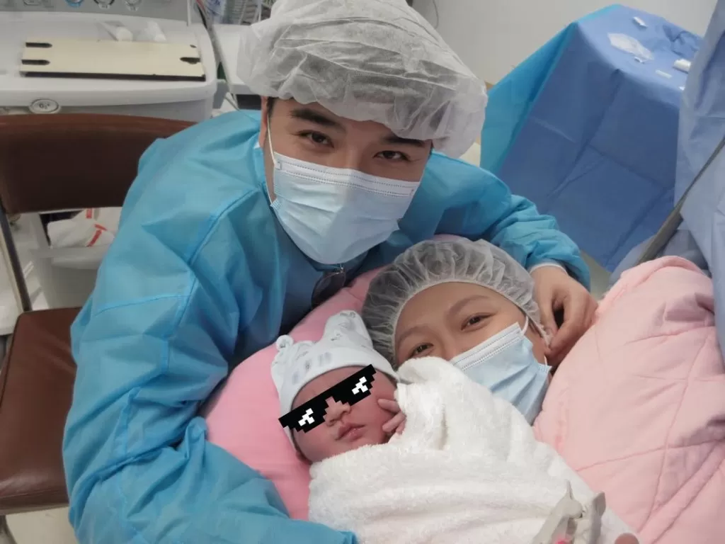 81岁秦沛荣升爷爷  徒手健身展现神级体能  女儿姜丽文惊讶：活得像18岁
