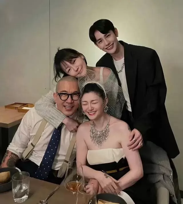 具俊晔跟S家人聚餐，打破争遗产反目传闻，小S说姐夫眼里有光了