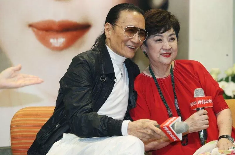 谢贤一生5段情史 娶甄珍、狄波拉两度离婚 1原因墨镜不离身
