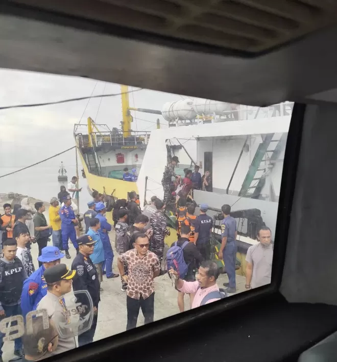 印尼游轮被巨浪击沉，中国游客漂流四五小时获救