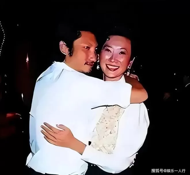 徐克医院守到崩溃痛哭！施南生数亿遗嘱曝光...