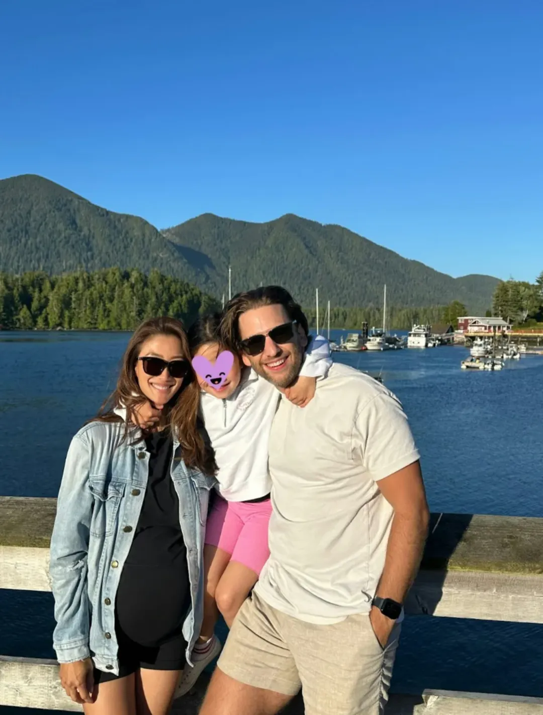 谢贤离世前已失智, 3个保姆24小时照顾; 二婚女儿更洒脱, 未婚生女定居温哥华