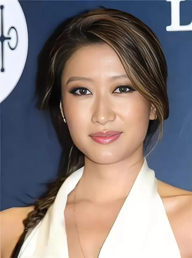 虎父无犬女!18岁早恋,37岁未婚生女,谢婷婷的人生比父兄更洒脱