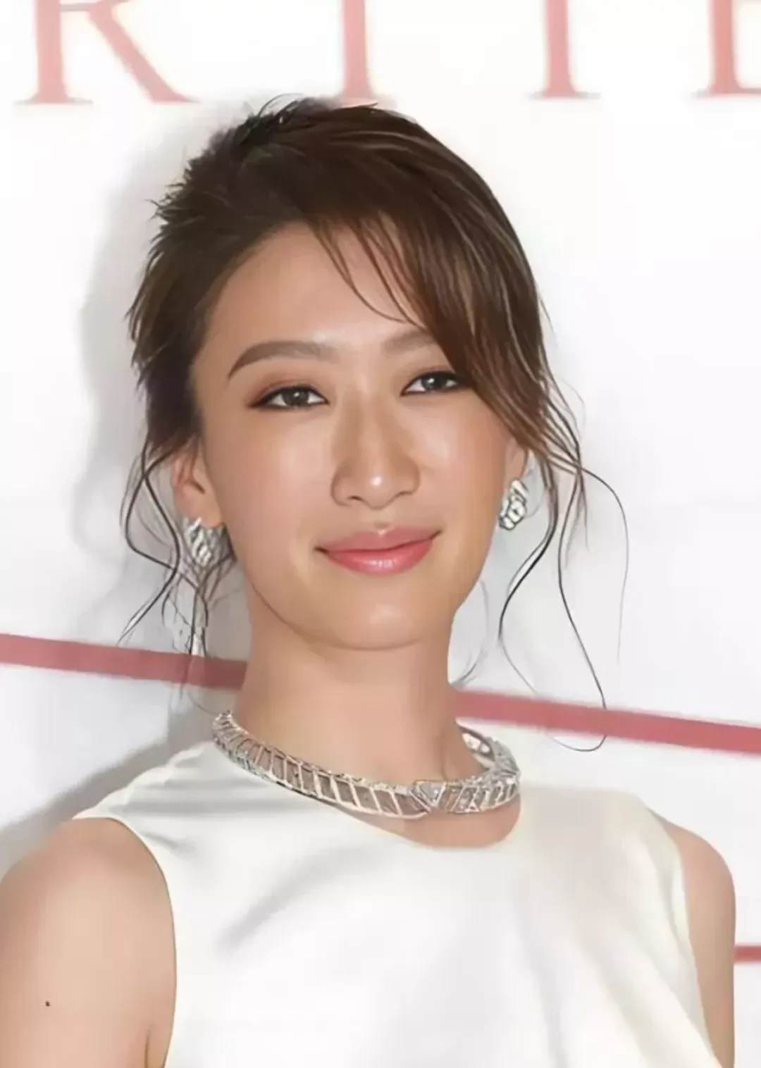 谢贤离世前已失智, 3个保姆24小时照顾; 二婚女儿更洒脱, 未婚生女定居温哥华