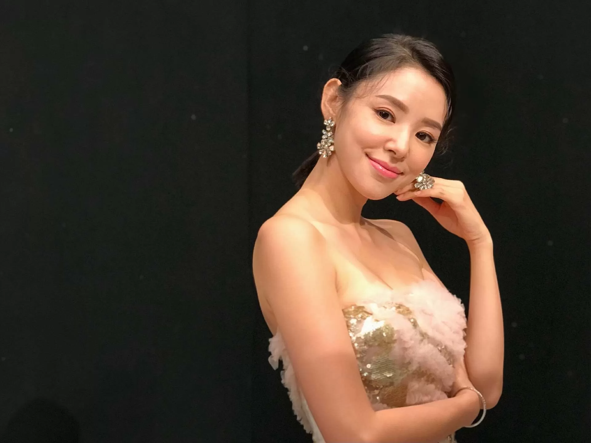 香港女星含泪宣布与闺蜜断交:对方欠债不还 失联超半年