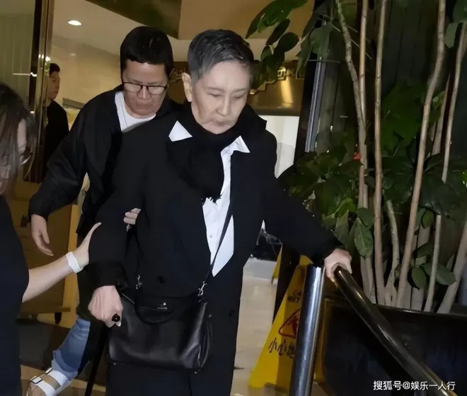 徐克医院守到崩溃痛哭！施南生数亿遗嘱曝光...
