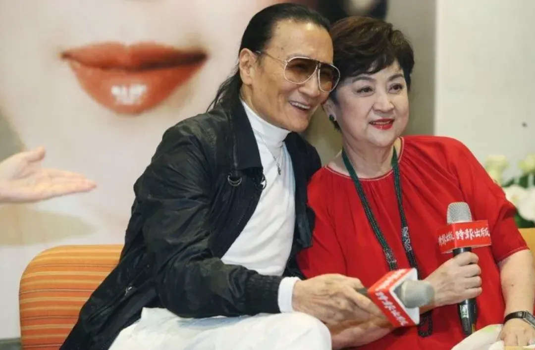 谢贤离世前已失智, 3个保姆24小时照顾; 二婚女儿更洒脱, 未婚生女定居温哥华