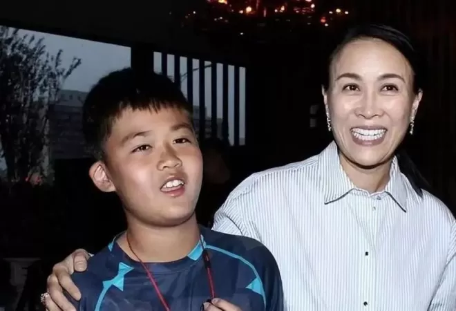 那英18岁儿子一出手,竟挽回她在前夫高峰面前丢掉的尊严
