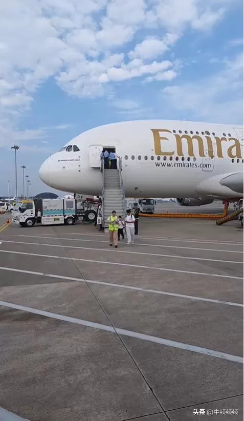 离谱！阿联酋航空A380备降杭州，373人被困10小时，高温多人晕倒
