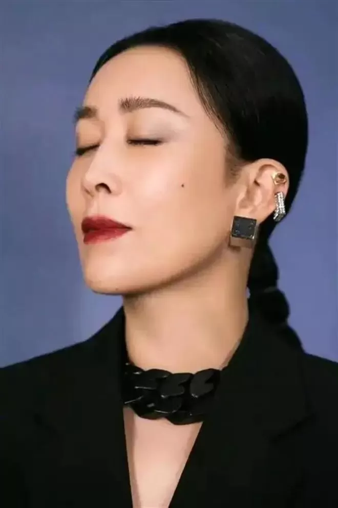 那英18岁儿子一出手,竟挽回她在前夫高峰面前丢掉的尊严