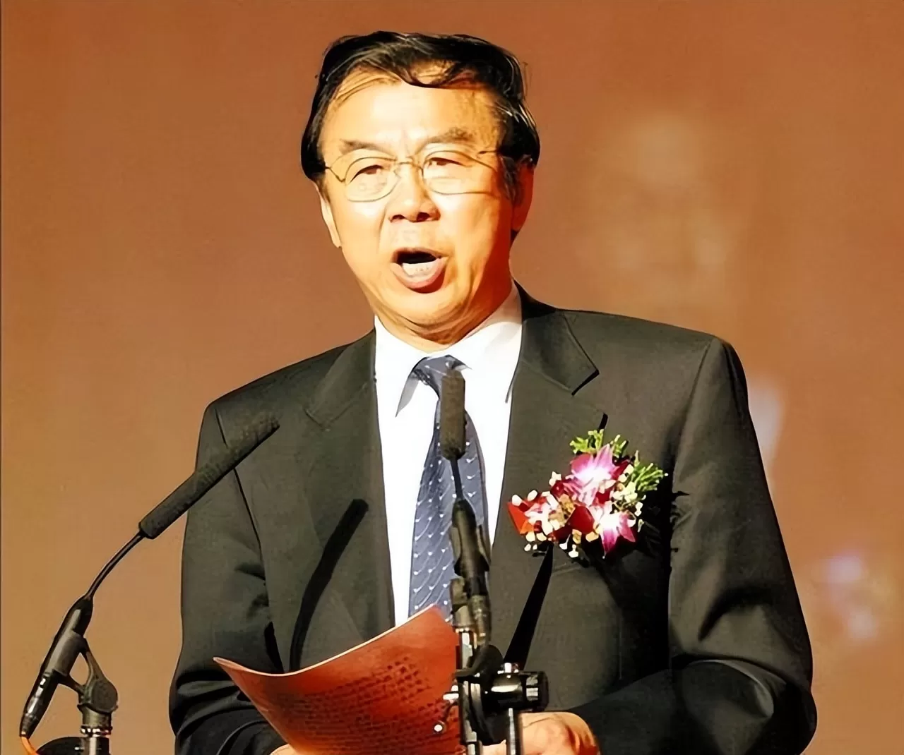 钱多没用?女排教父袁伟民的现状 给中老年人提了个醒