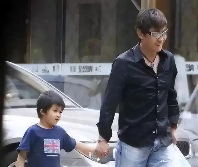 那英18岁儿子一出手,竟挽回她在前夫高峰面前丢掉的尊严