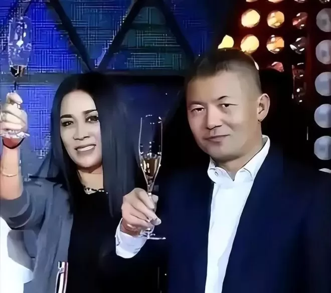 那英18岁儿子一出手,竟挽回她在前夫高峰面前丢掉的尊严