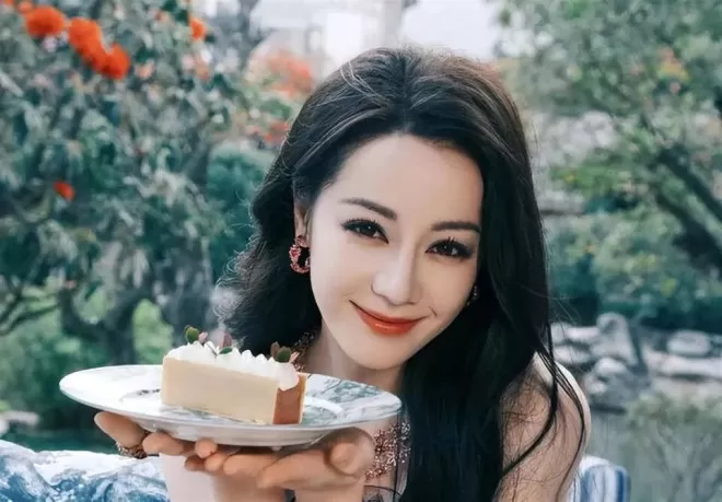 藏了13年！原来迪丽热巴的父亲竟是熟悉的他
