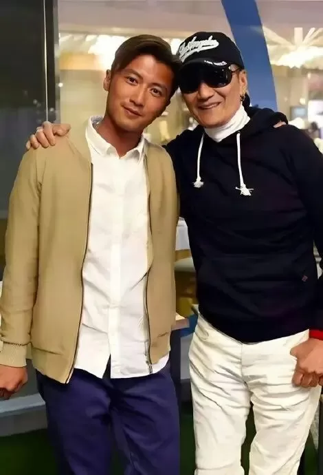 谢霆锋落泪：父亲怕我离婚，我选择与王菲相伴