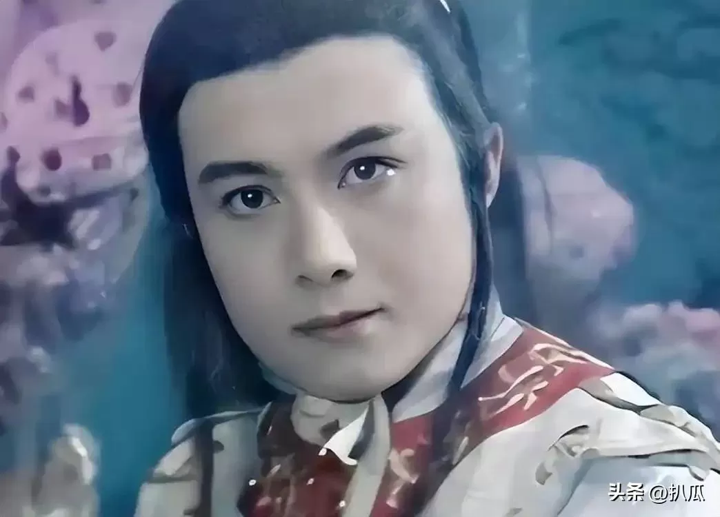他被谢霆锋打成重伤，发妻6次流产绝情离开，现在街头卖卤肉为生
