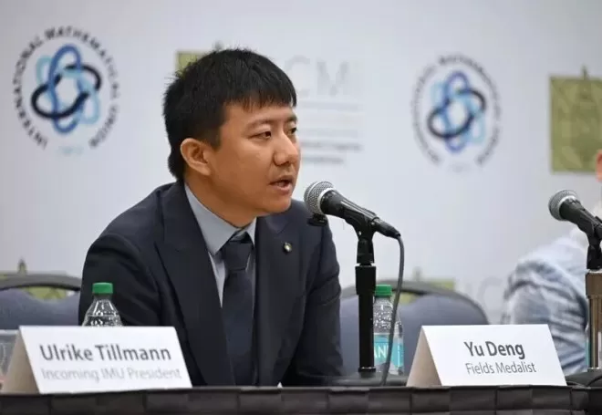 菲尔兹奖得主邓煜曾为张靓颖写过三首诗