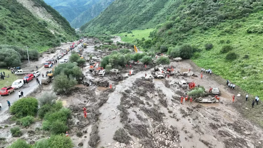 甘肃双石门景区山洪暴发  已10露营客身亡23人受伤