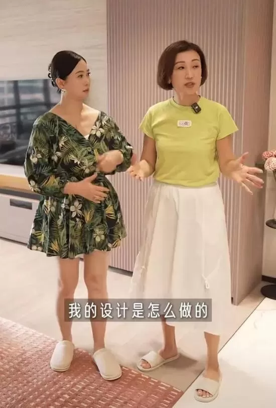 57岁翁虹探访闺蜜海景豪宅 体态现变化引网友关切
