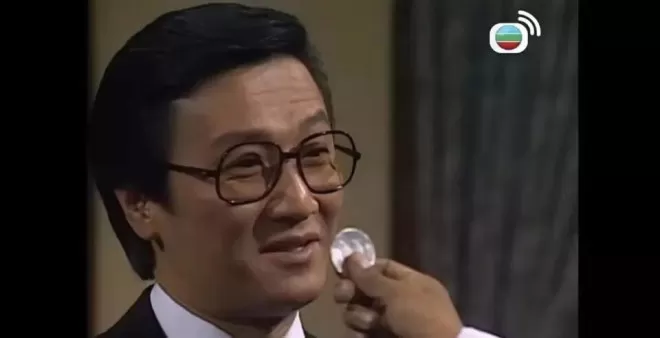 四哥谢贤病逝前居家照流出！摘墨镜露真容