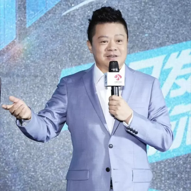 违背父亲意愿，娶央视主持为妻，如今已是大老板