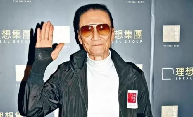 四哥谢贤病逝前居家照流出！摘墨镜露真容