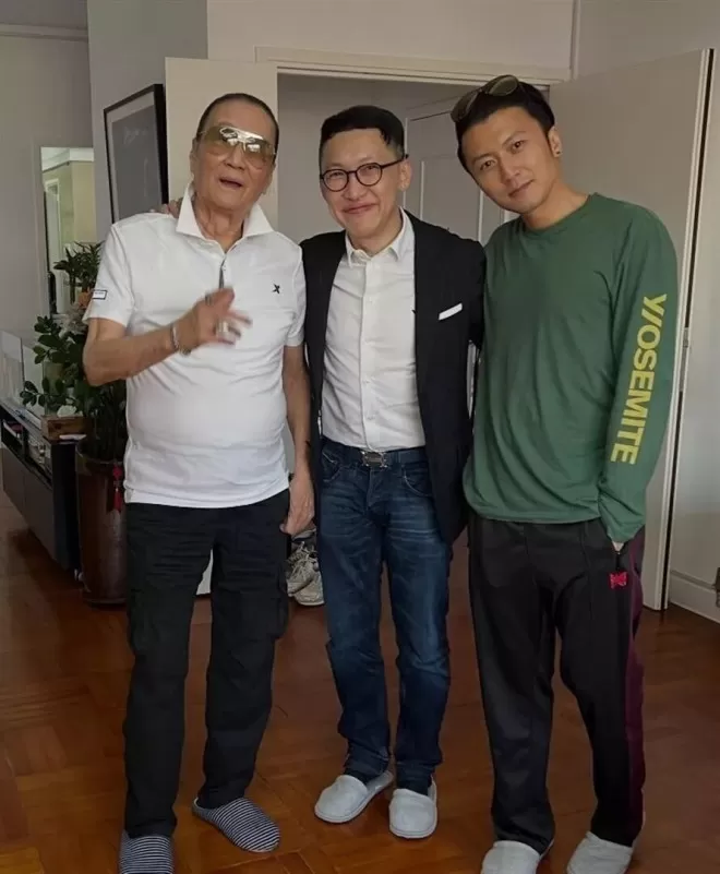 四哥谢贤病逝前居家照流出！摘墨镜露真容
