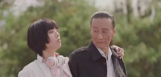 四哥谢贤病逝前居家照流出！摘墨镜露真容