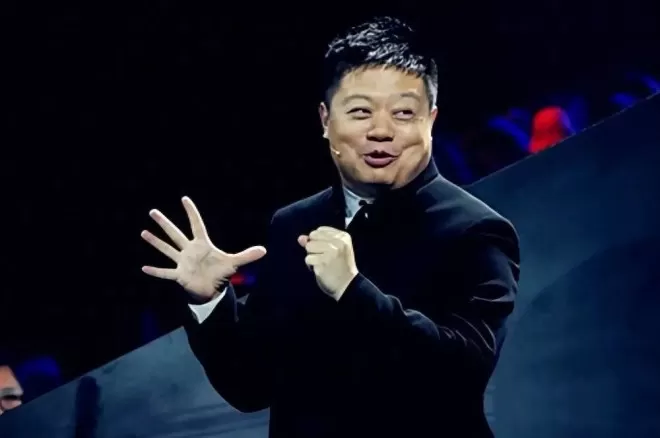 违背父亲意愿，娶央视主持为妻，如今已是大老板