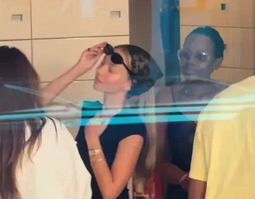 姆巴佩携演员女友现身巴黎街头!派对后逛街买珠宝