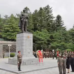 朝鲜领导人参拜志愿军陵园，完成了对中国的政治表态