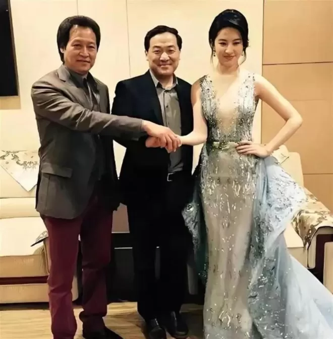 向太曝刘亦菲私下人品，与陈金飞关系真相大白