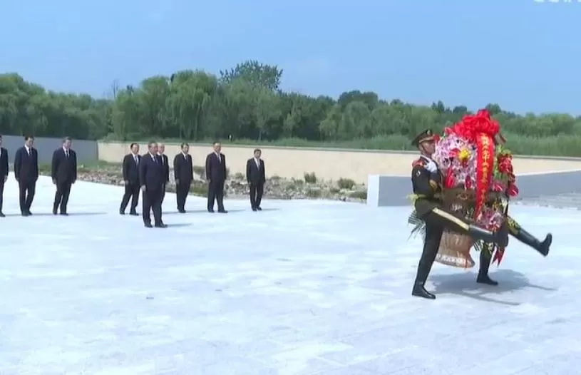 唐山大地震50周年 总理李强前往敬献花篮