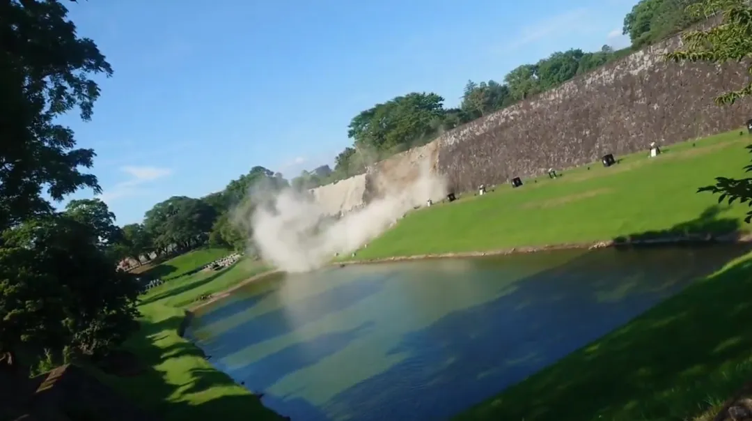 突发! 7.1级强震后商场大爆炸 多人死亡! 大面积坍塌 外墙震飞!