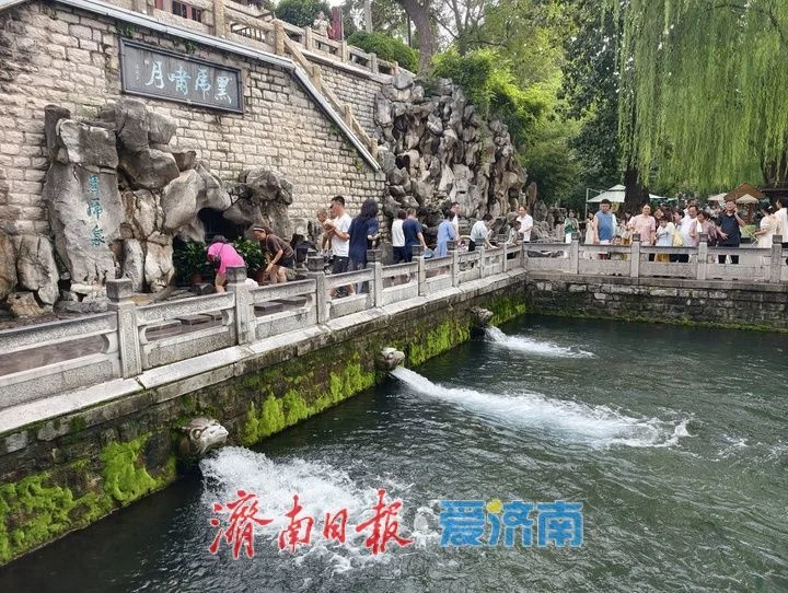 强降雨后济南黑虎泉水位升至30米 “黑虎啸月”盛景再现