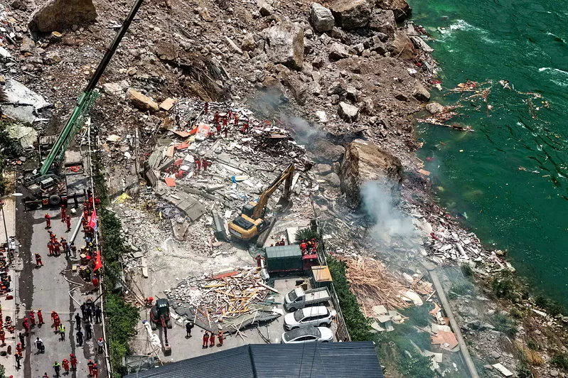 重庆彭水山体崩塌 新搜寻确认30名遇难者