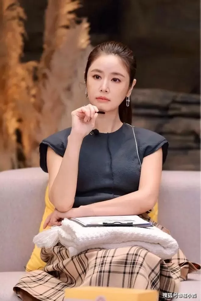 50岁林心如增肥后气质大变，差点认不出 ...